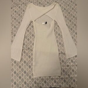 White dress in perfect condition, the material is liquor and the size is XS